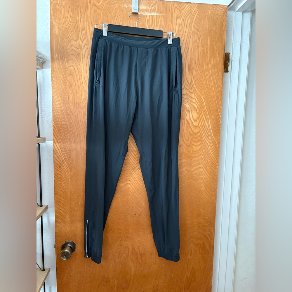 LULULEMON Black men’s Joggers M